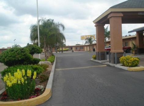 Village Inn Туларе Экстерьер фото